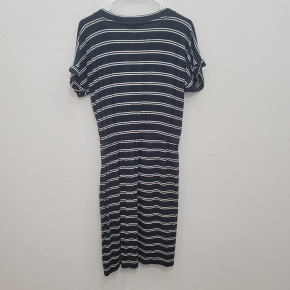 💕 Banana Republic Blouson Dress Striped Black White V-Neck Size Small Petite - Picture 12 of 12